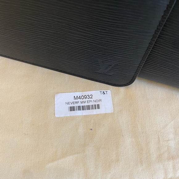 Louis Vuitton Neverfull MM Epi Noir - Picture 8 of 16